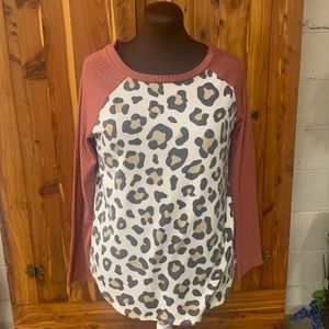 Riah fashion long sleeve shirt. Size medium.